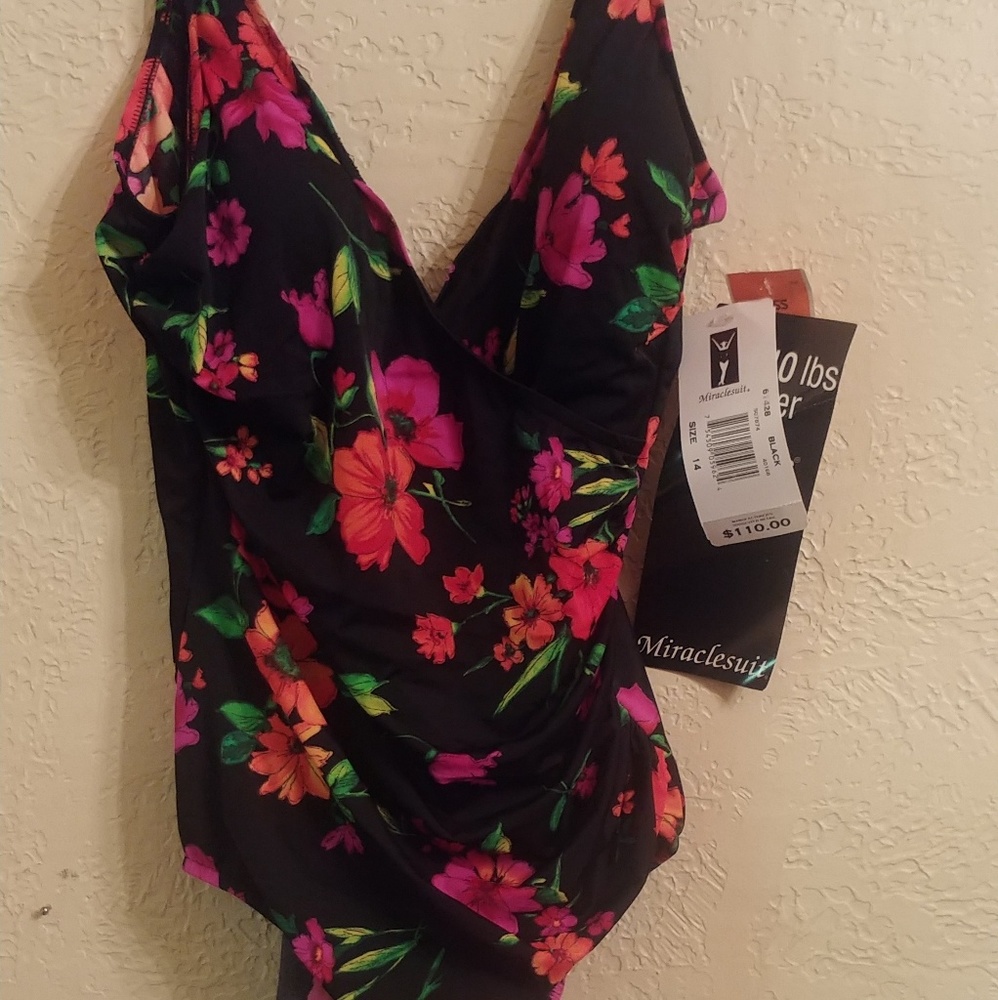 Bnwt miraclesuit 1pc bathing suit size 14